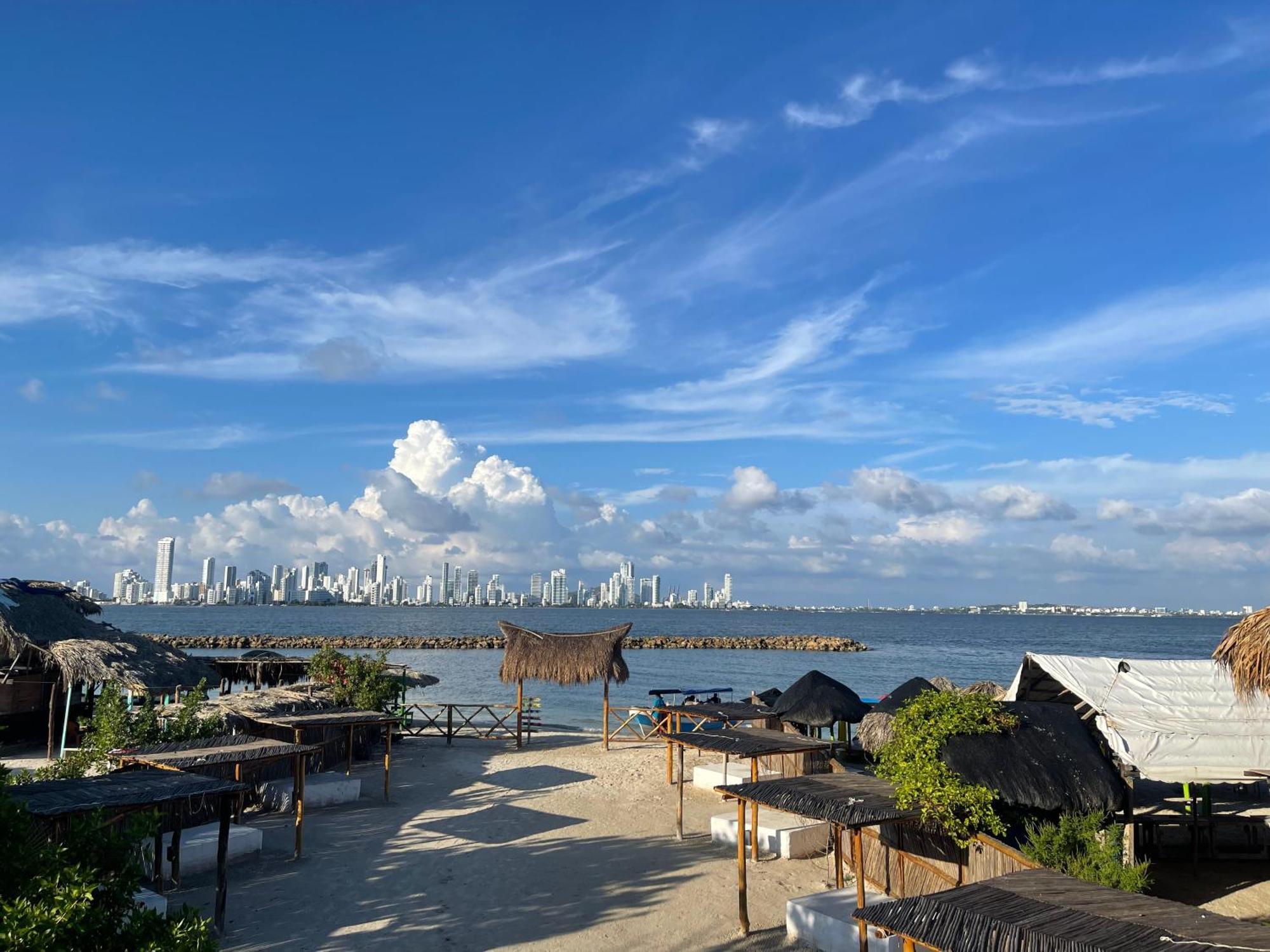 En Isla Frente A * Cartagena